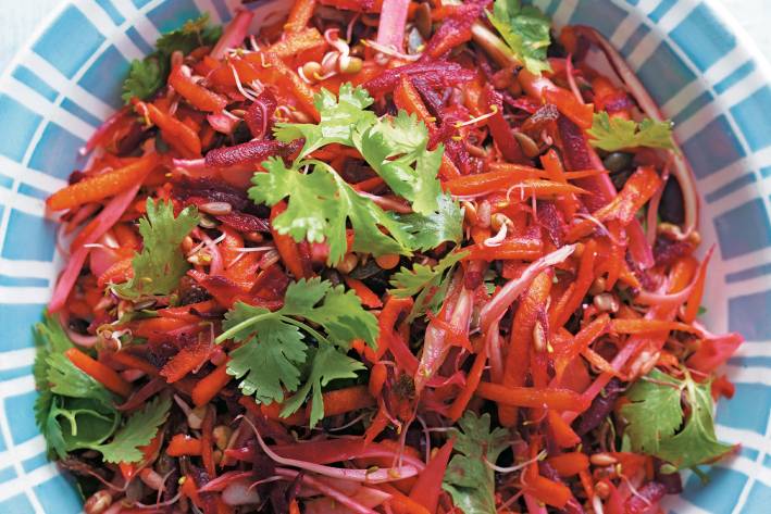 Detox Salad a bowl of salad with carrots, beetroots, and fennel